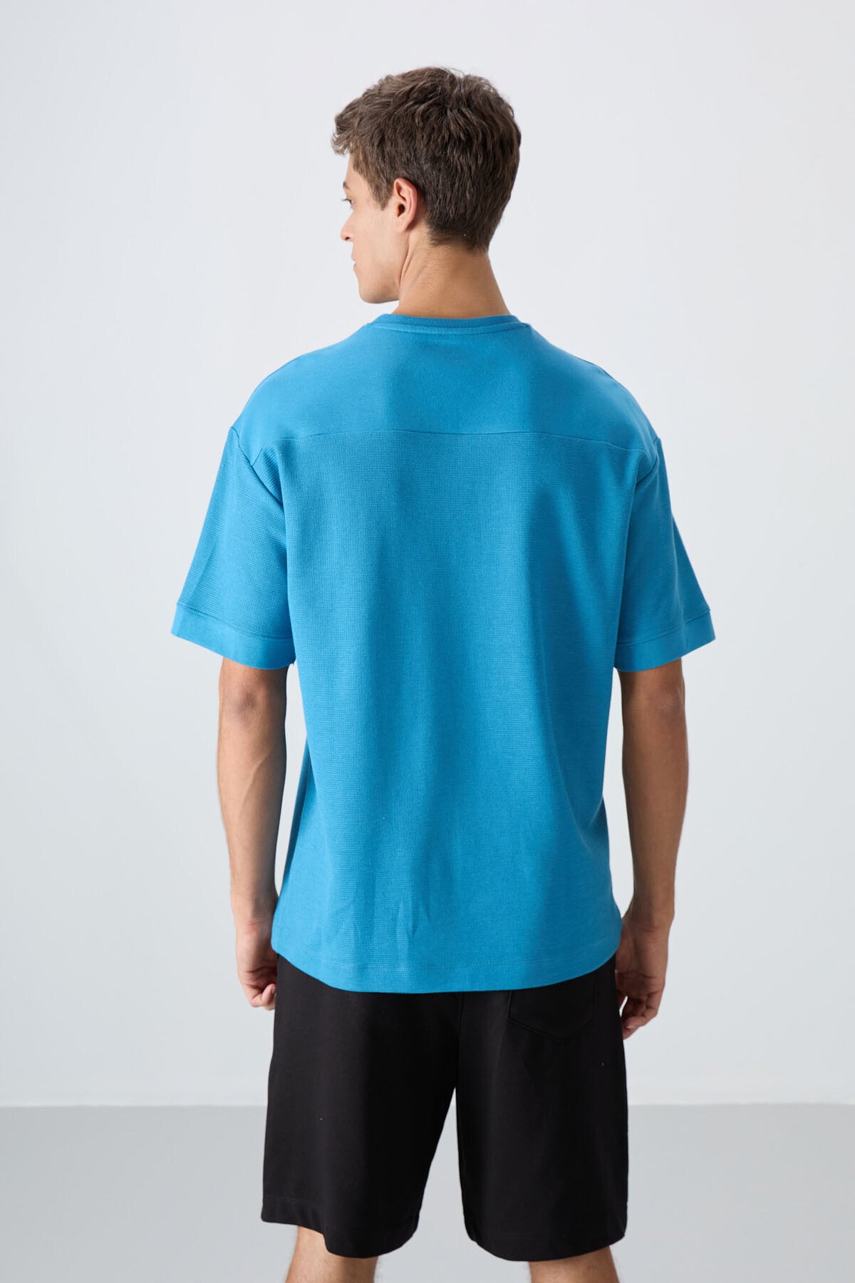 pamuklu kalin yüzeyi dokulu oversize fit basic erkek t-shirt - 88340 - Justyol