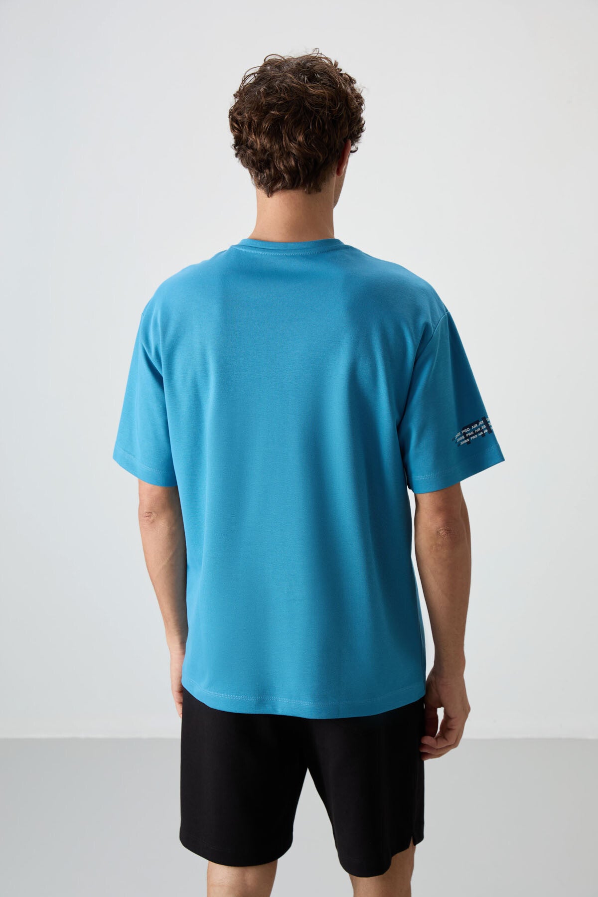 pamuklu kalin yüzeyi dokulu oversize fit baskili erkek t-shirt - 88369 - Justyol