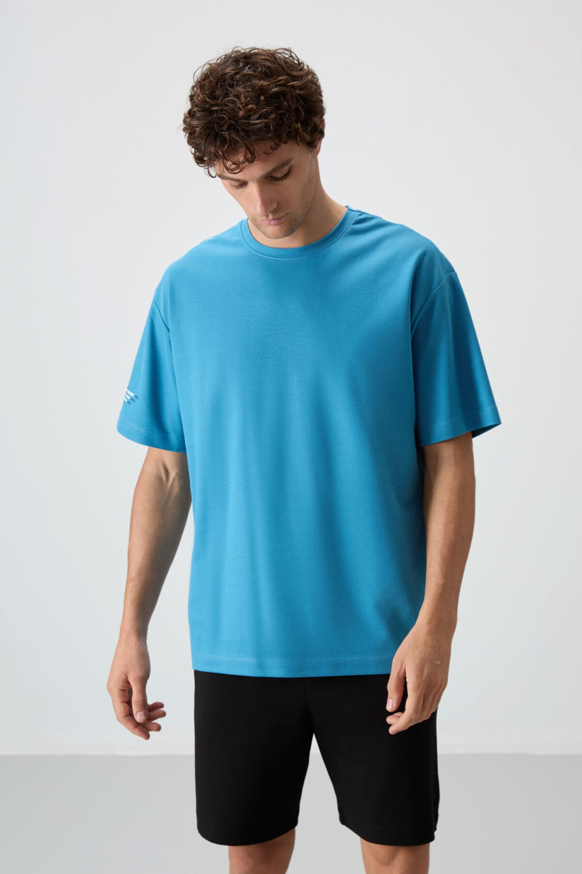 pamuklu kalin yüzeyi dokulu oversize fit baskili erkek t-shirt - 88369 - Justyol