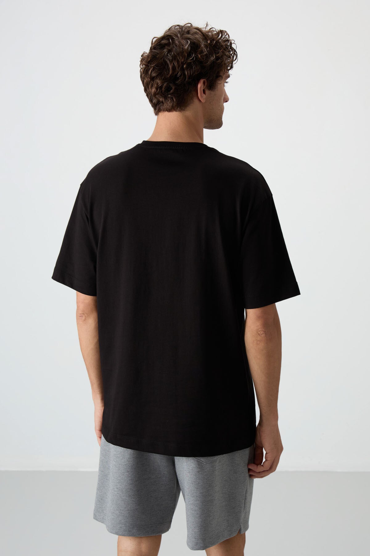 %100 pamuk kalin yumuşak dokulu oversize fit baskili erkek t-shirt - 88360 - Justyol