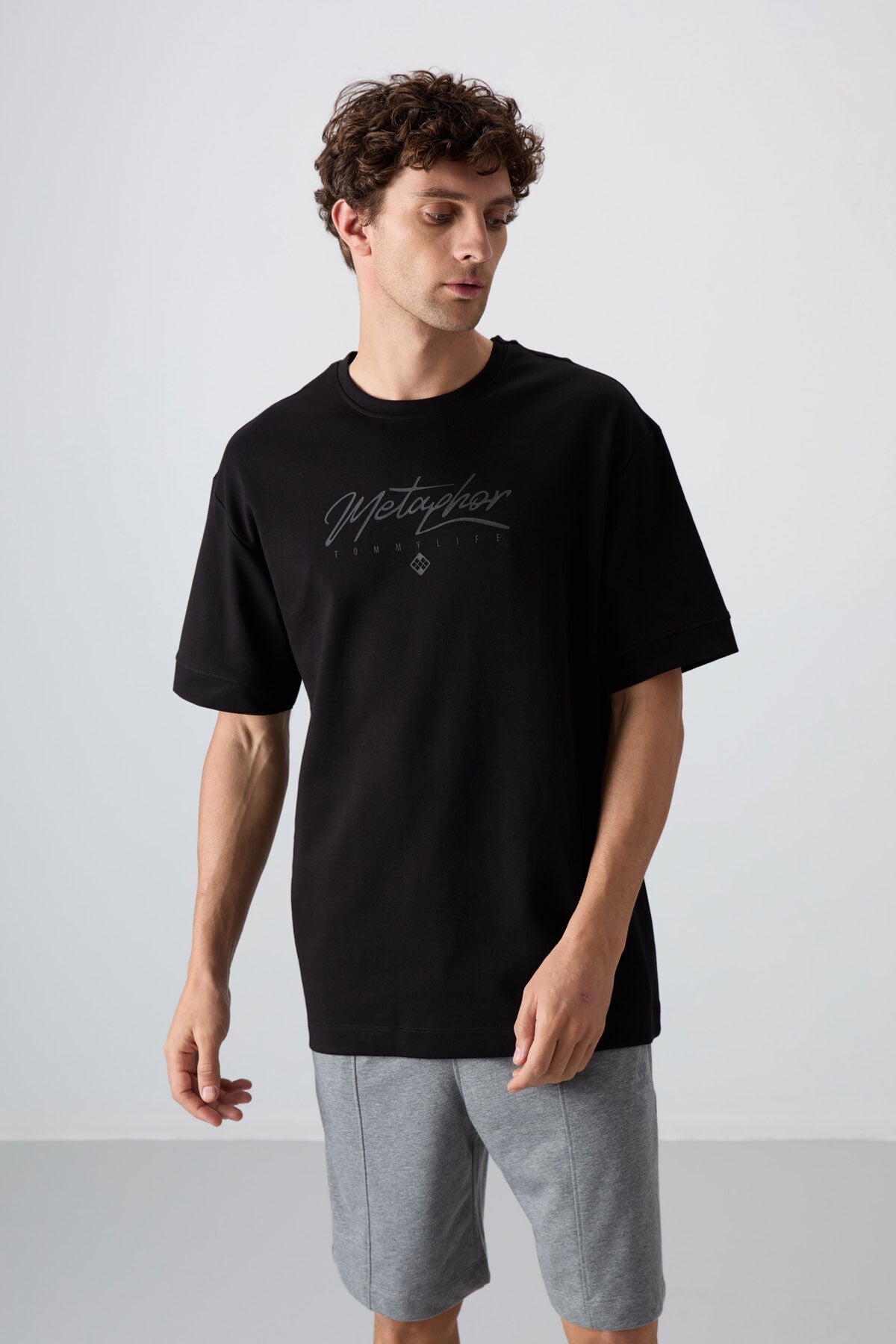 pamuklu kalin yumuşak dokulu oversize fit baskili erkek t-shirt - 88320 - Justyol