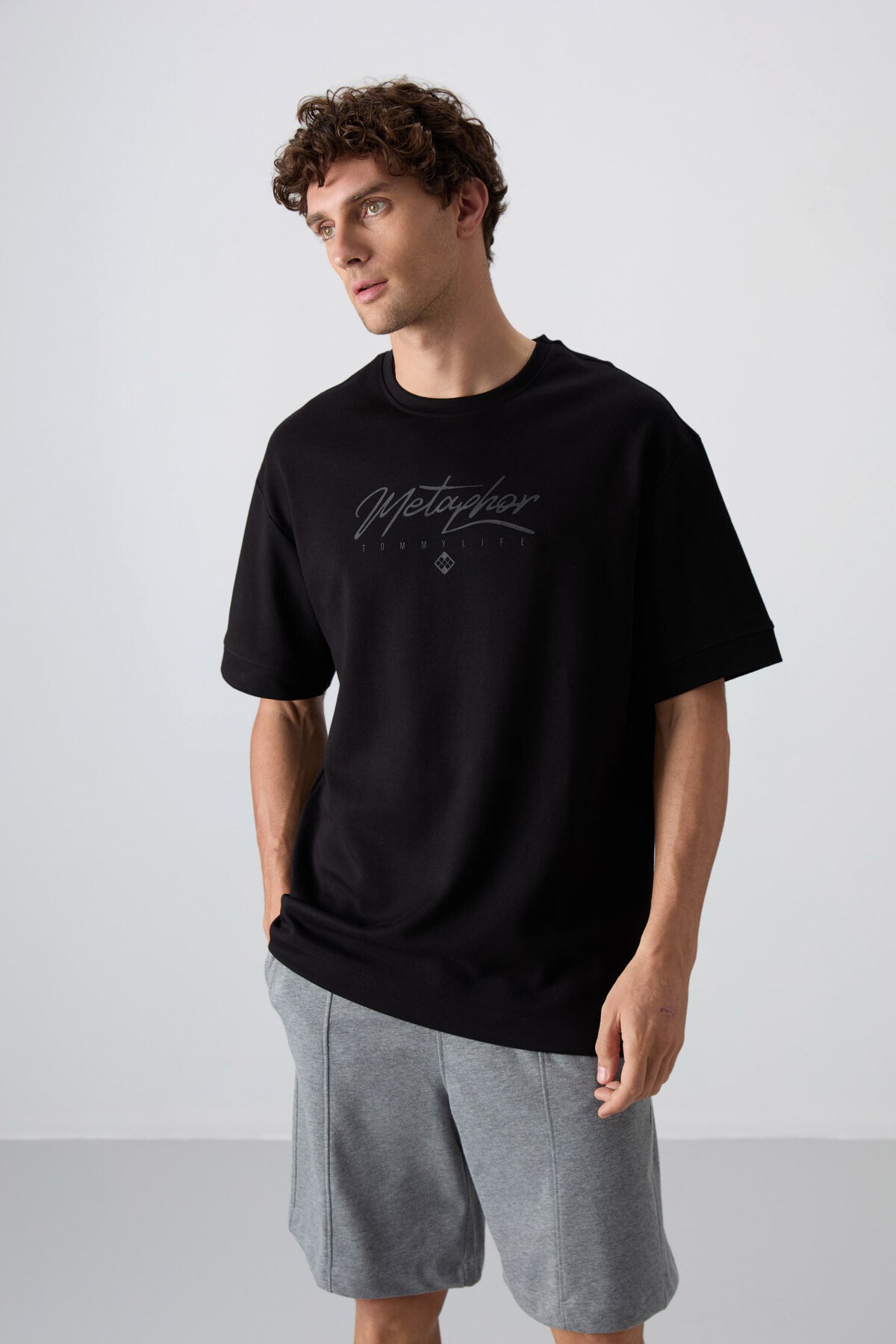 pamuklu kalin yumuşak dokulu oversize fit baskili erkek t-shirt - 88320 - Justyol