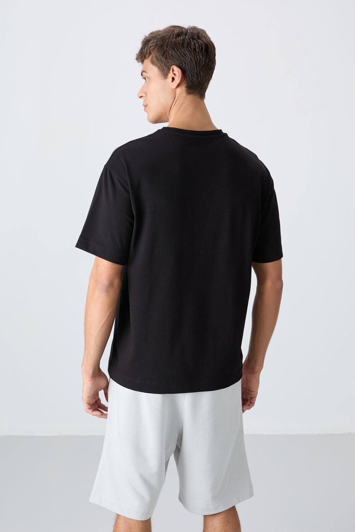 pamuklu kalin yumuşak dokulu oversize fit baskili erkek t-shirt - 88334 - Justyol