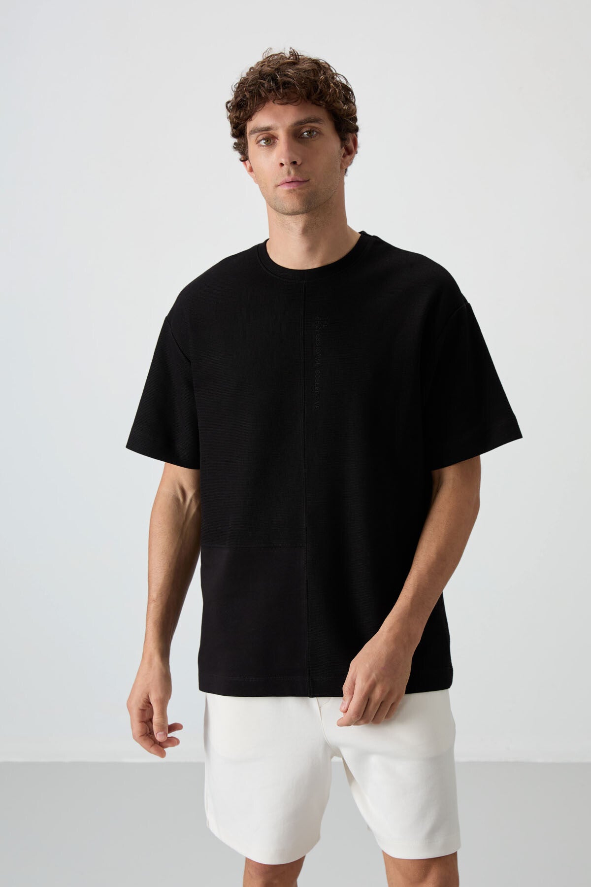pamuklu kalin yüzeyi dokulu oversize fit basic erkek t-shirt - 88337 - Justyol