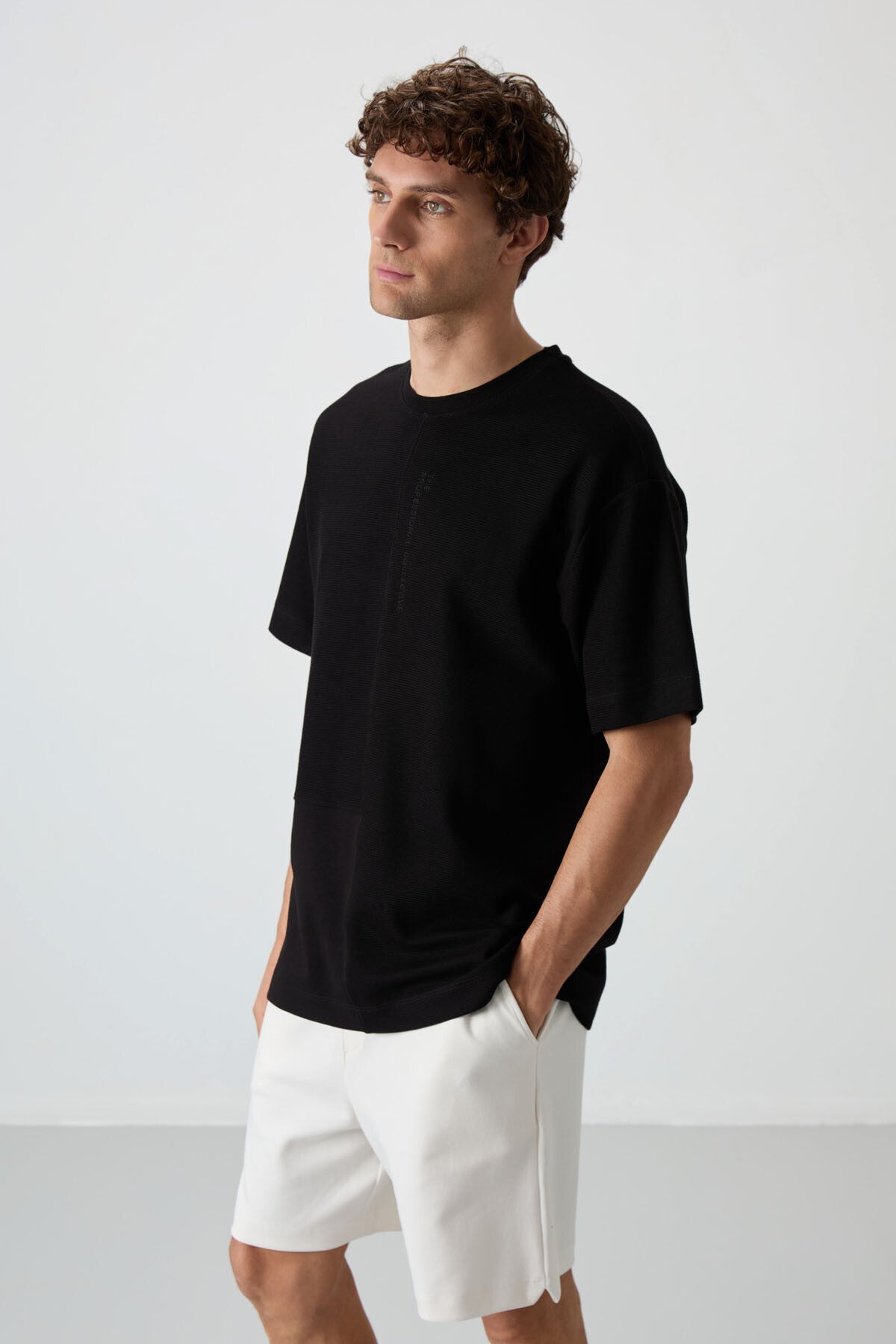 pamuklu kalin yüzeyi dokulu oversize fit basic erkek t-shirt - 88337 - Justyol