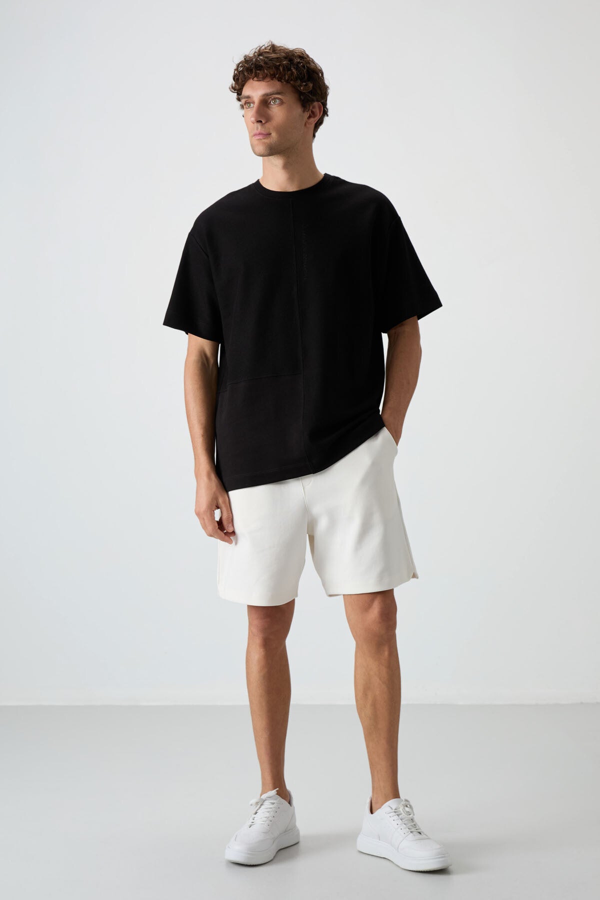 pamuklu kalin yüzeyi dokulu oversize fit basic erkek t-shirt - 88337 - Justyol