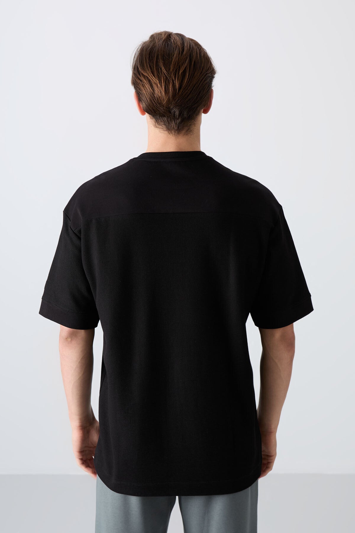 pamuklu kalin yüzeyi dokulu oversize fit basic erkek t-shirt - 88340 - Justyol
