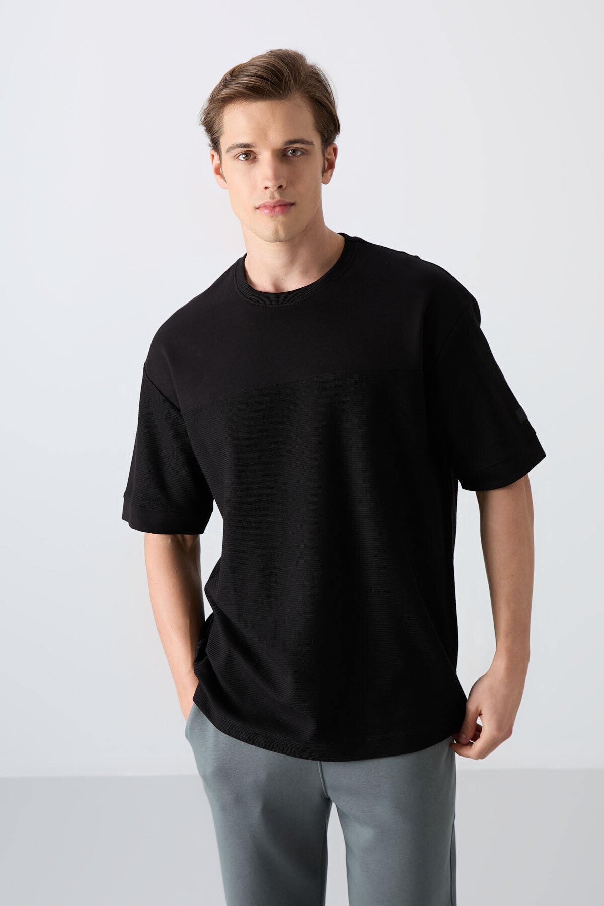 pamuklu kalin yüzeyi dokulu oversize fit basic erkek t-shirt - 88340 - Justyol