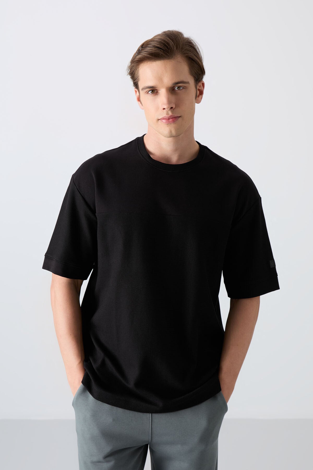 pamuklu kalin yüzeyi dokulu oversize fit basic erkek t-shirt - 88340 - Justyol
