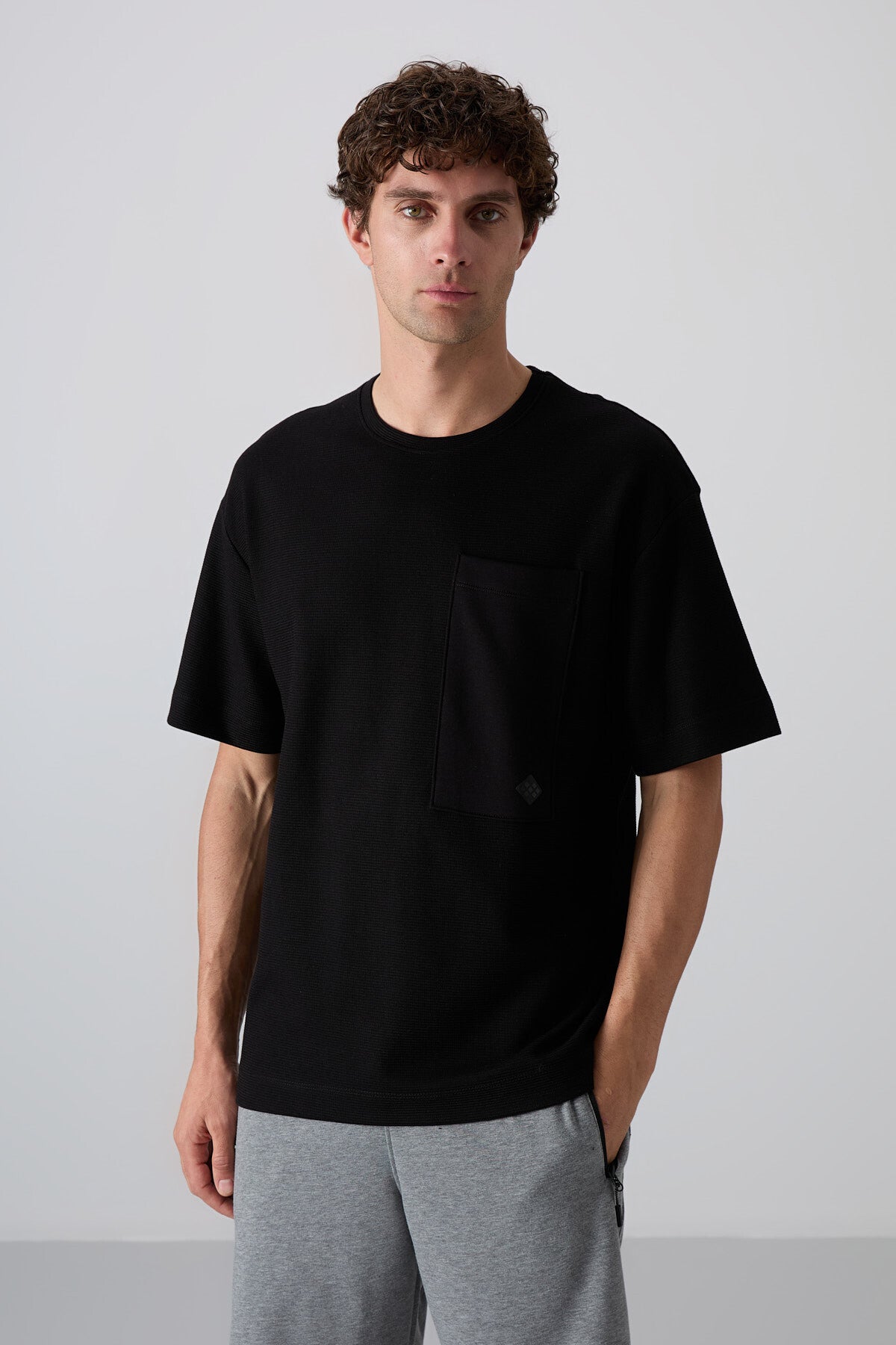 pamuklu kalin yüzeyi dokulu oversize fit basic erkek t-shirt - 88341 - Justyol