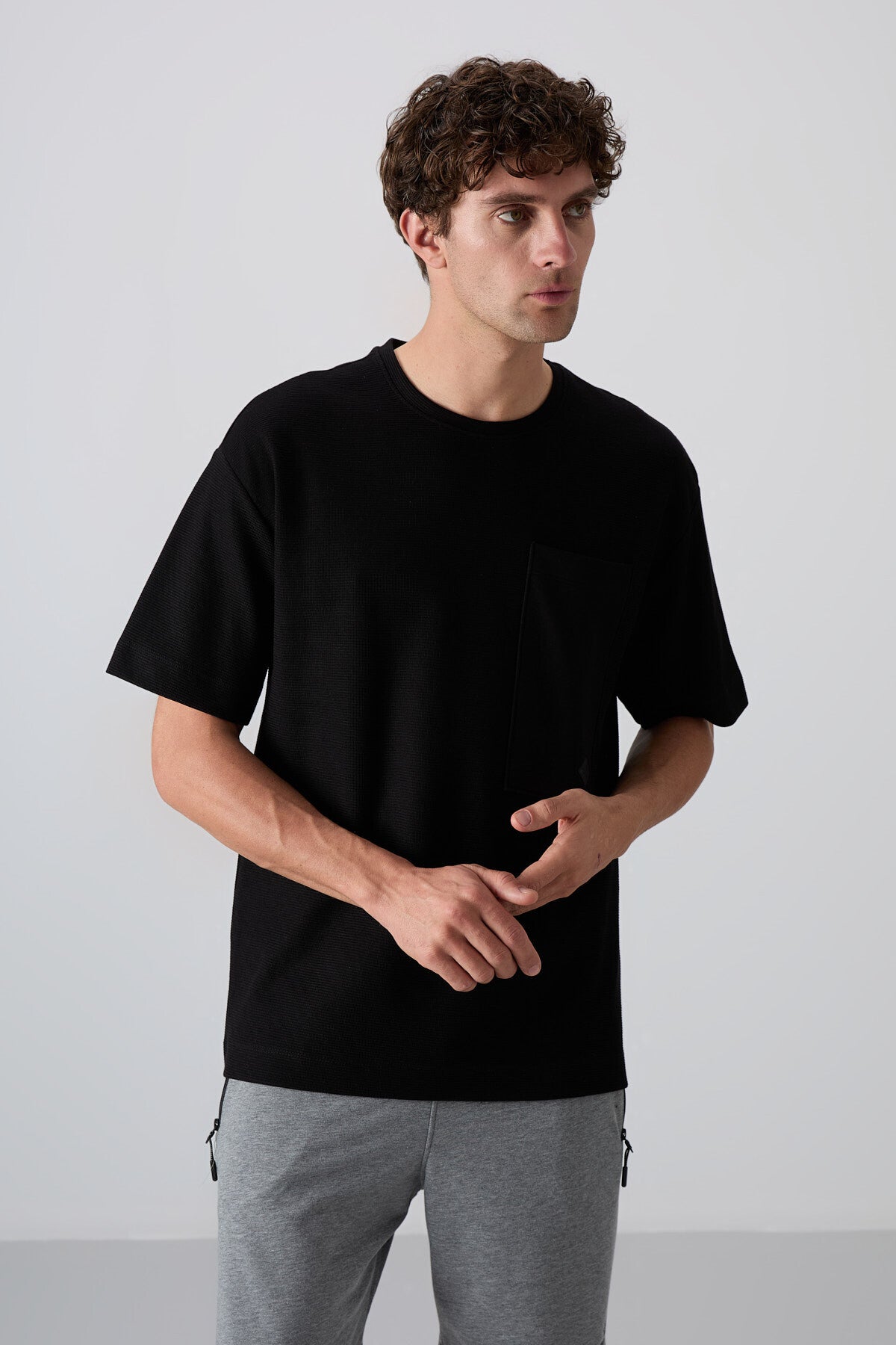 pamuklu kalin yüzeyi dokulu oversize fit basic erkek t-shirt - 88341 - Justyol