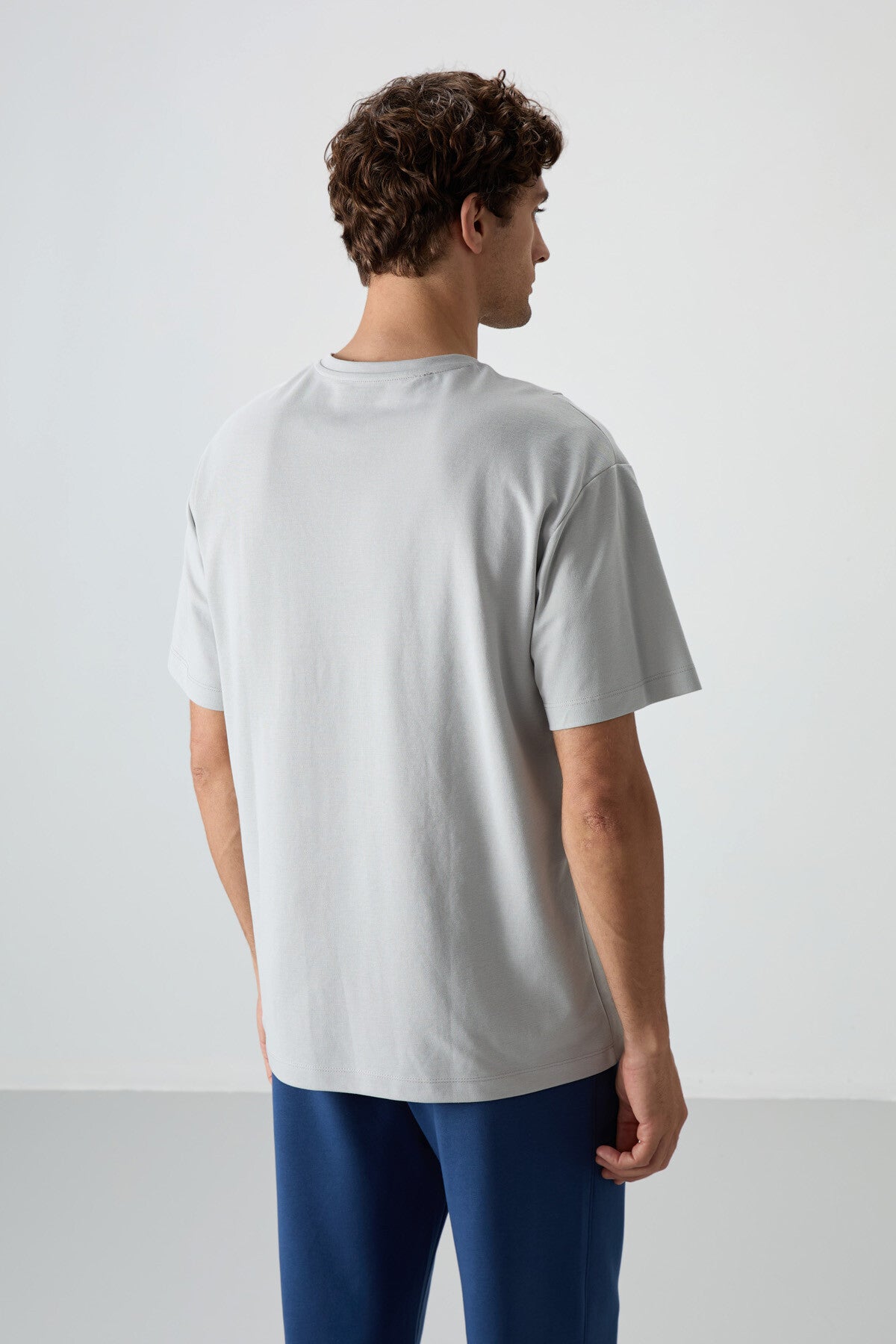 pamuklu kalin yüzeyi dokulu oversize fit baskili erkek t-shirt - 88372 - Justyol