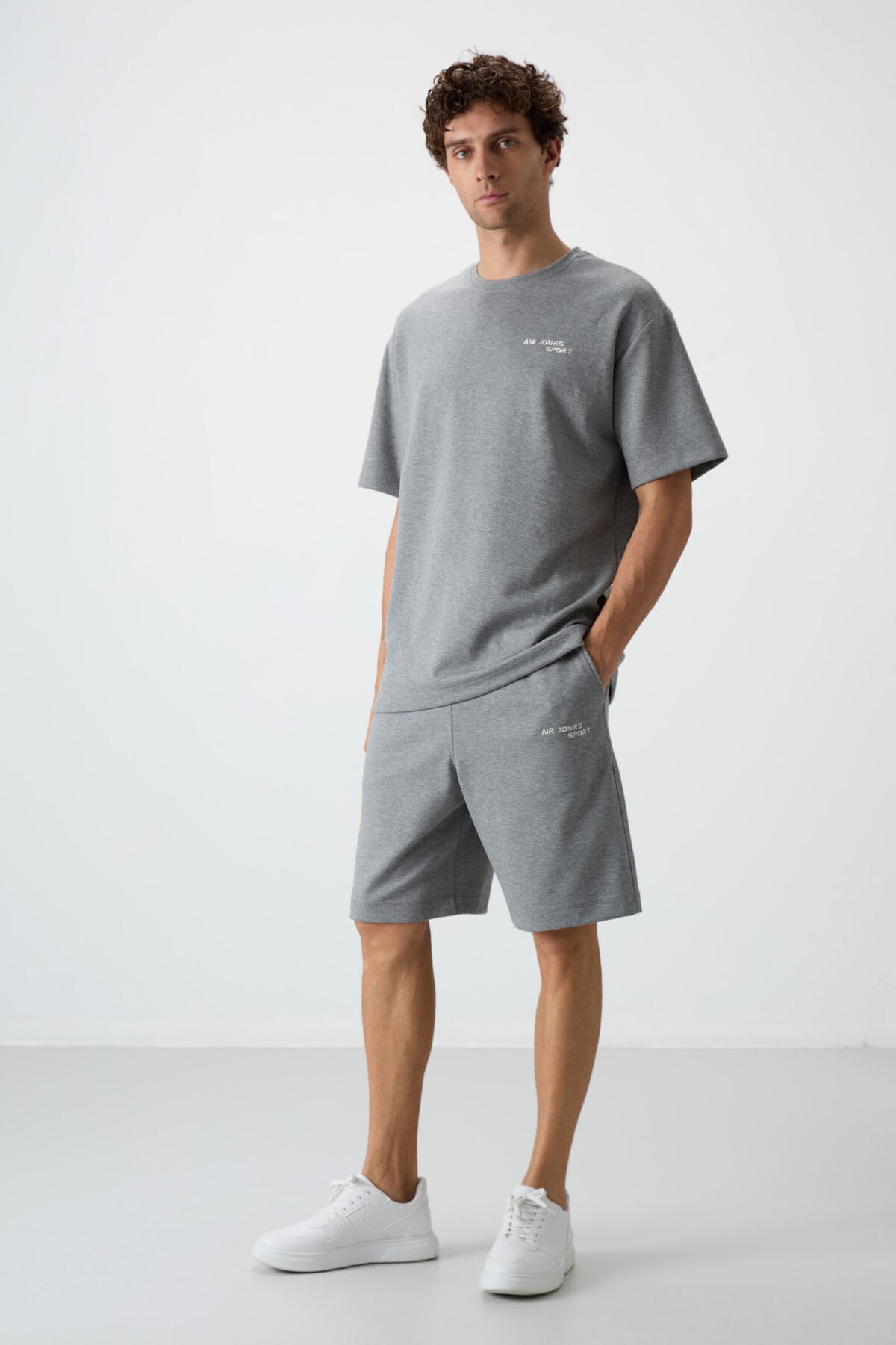 lacivert pamuklu kalin yumuşak dokulu oversize fit nakişli erkek şort takim - 85250 - Justyol