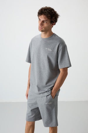 lacivert pamuklu kalin yumuşak dokulu oversize fit nakişli erkek şort takim - 85250 - Justyol