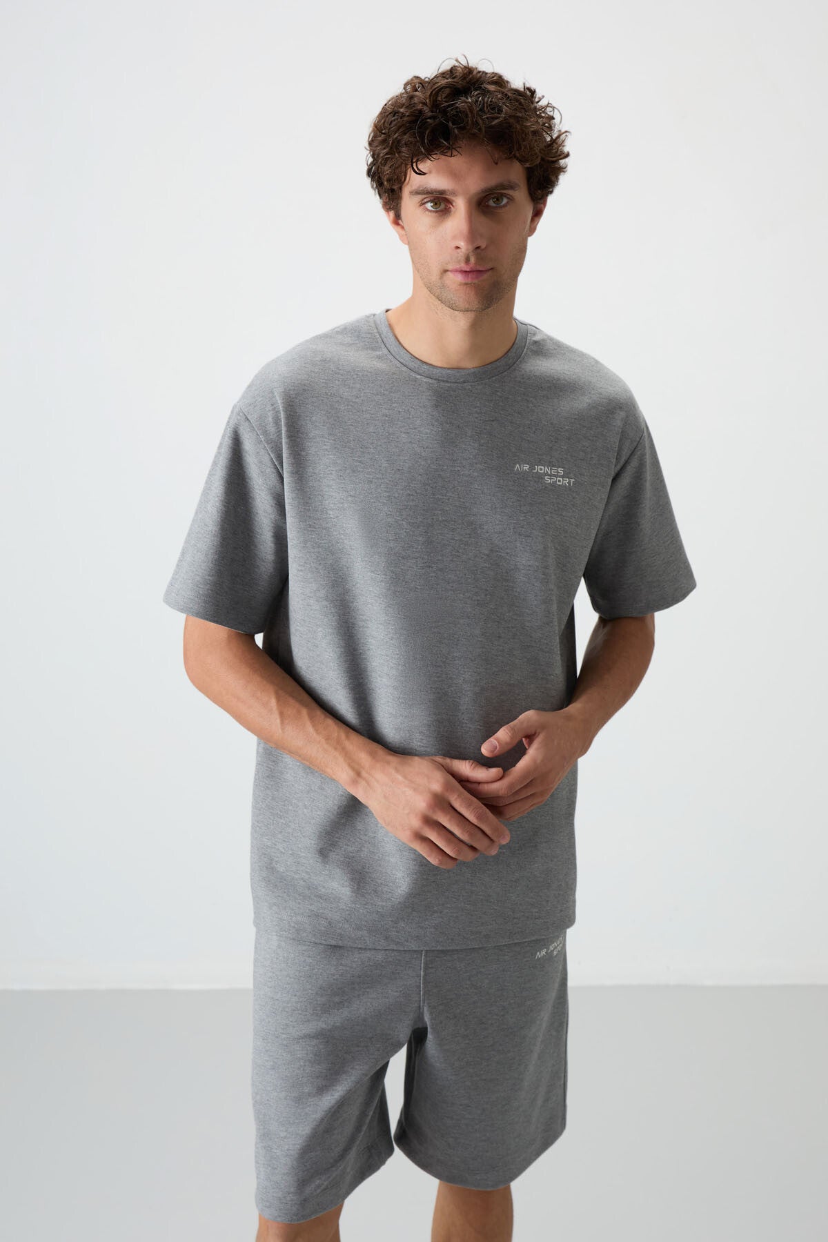 lacivert pamuklu kalin yumuşak dokulu oversize fit nakişli erkek şort takim - 85250 - Justyol