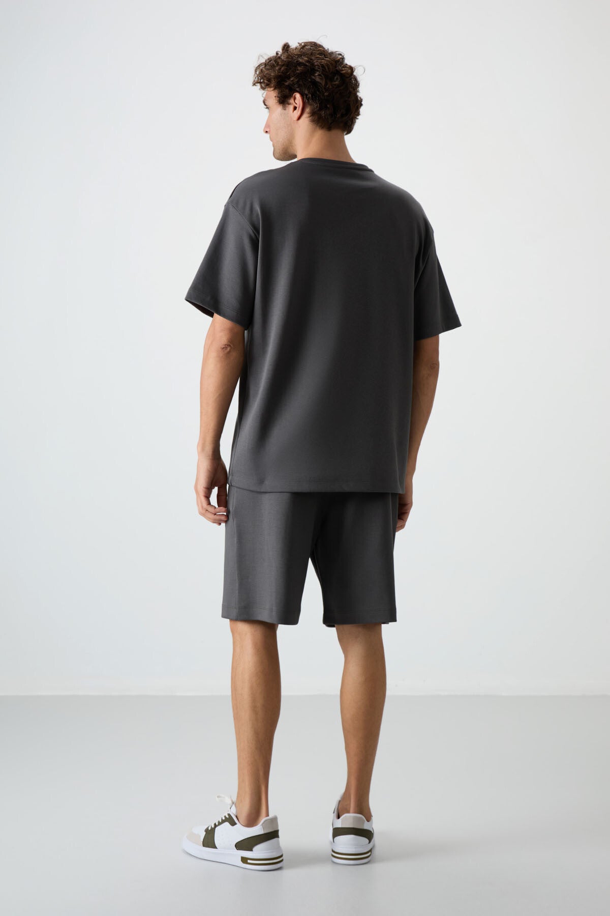 lacivert pamuklu kalin yumuşak dokulu oversize fit nakişli erkek şort takim - 85250 - Justyol