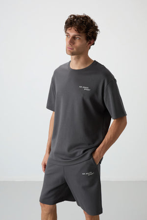 lacivert pamuklu kalin yumuşak dokulu oversize fit nakişli erkek şort takim - 85250 - Justyol