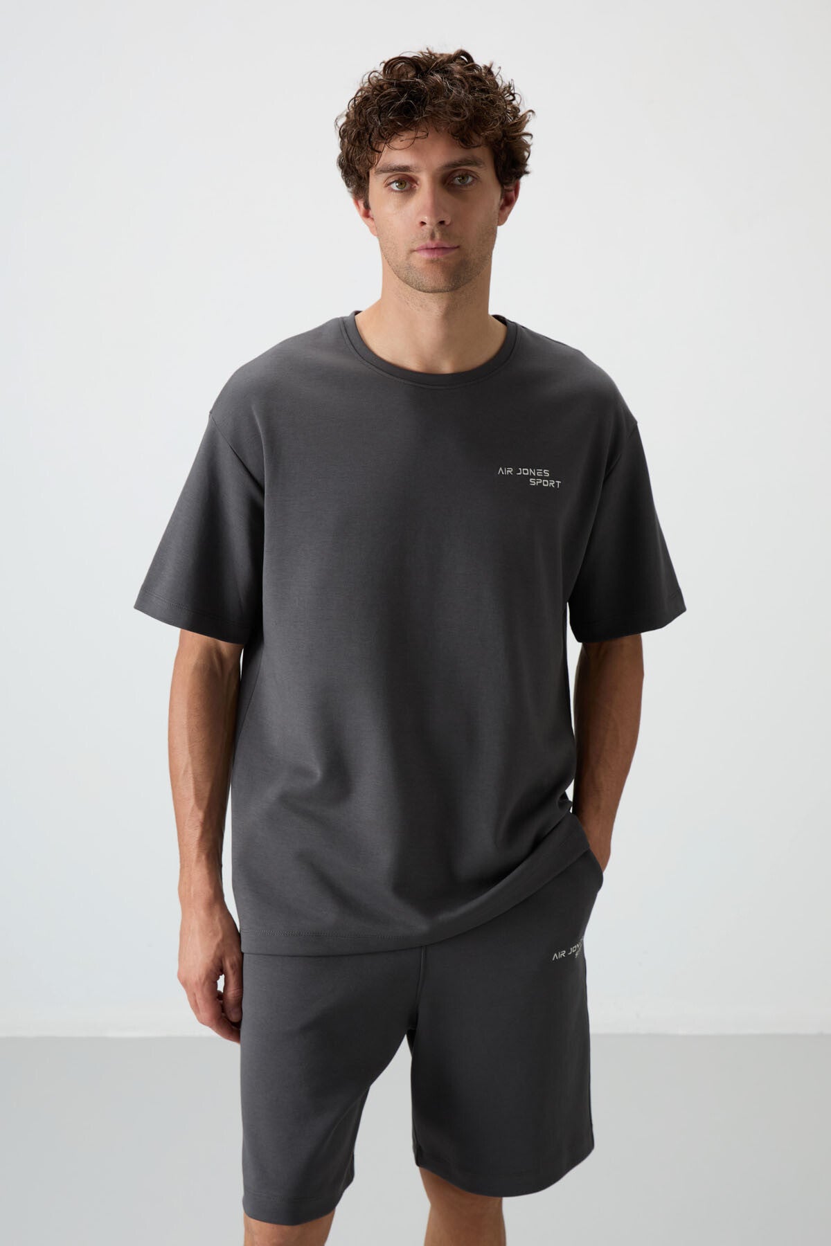 lacivert pamuklu kalin yumuşak dokulu oversize fit nakişli erkek şort takim - 85250 - Justyol