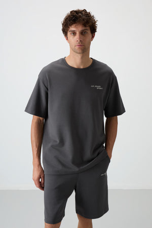 lacivert pamuklu kalin yumuşak dokulu oversize fit nakişli erkek şort takim - 85250 - Justyol