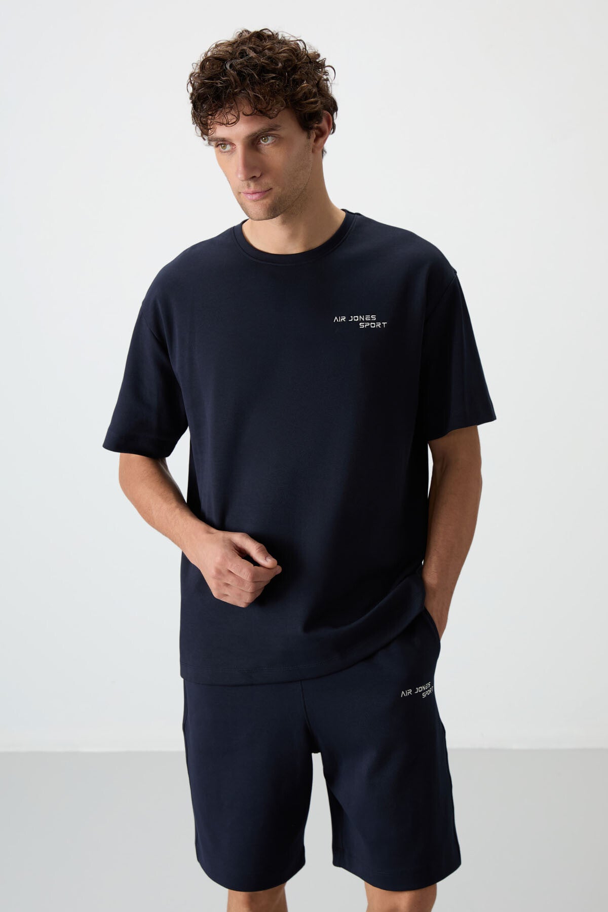 lacivert pamuklu kalin yumuşak dokulu oversize fit nakişli erkek şort takim - 85250 - Justyol