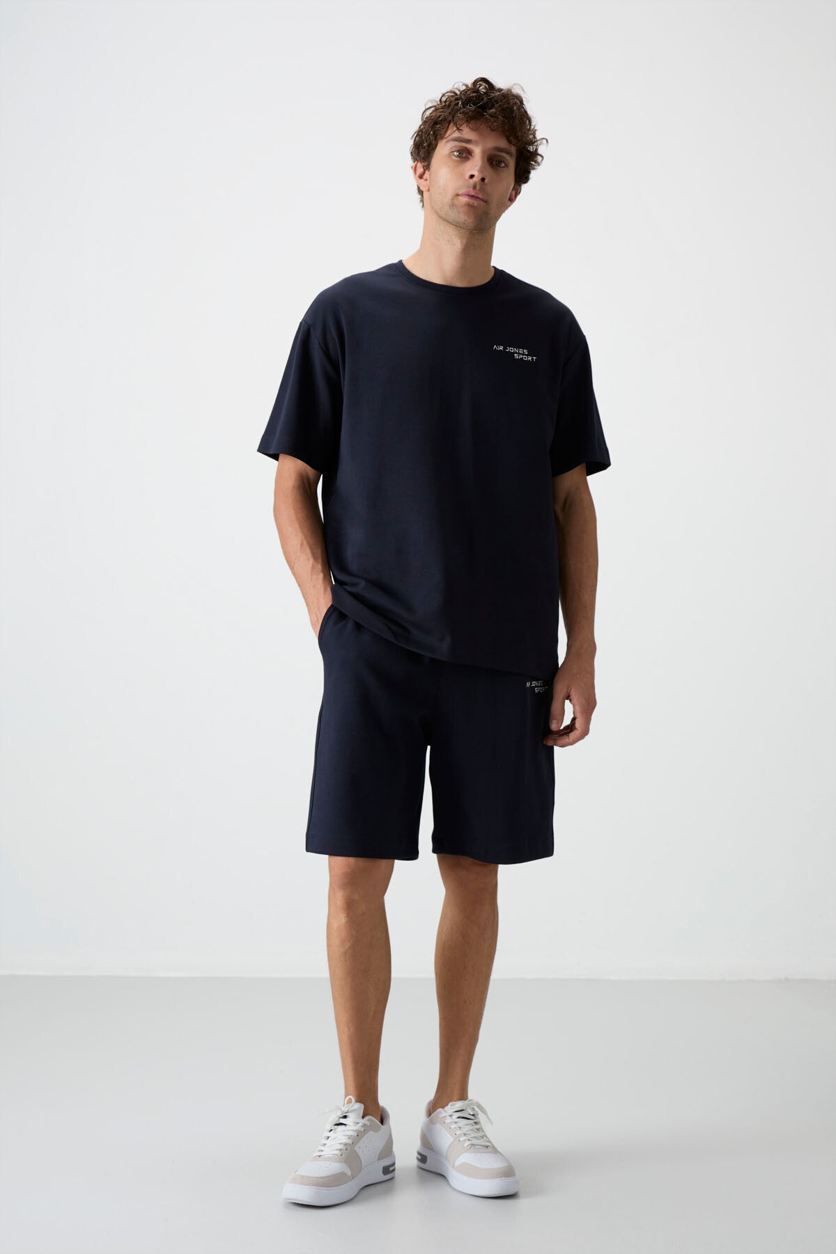 lacivert pamuklu kalin yumuşak dokulu oversize fit nakişli erkek şort takim - 85250 - Justyol