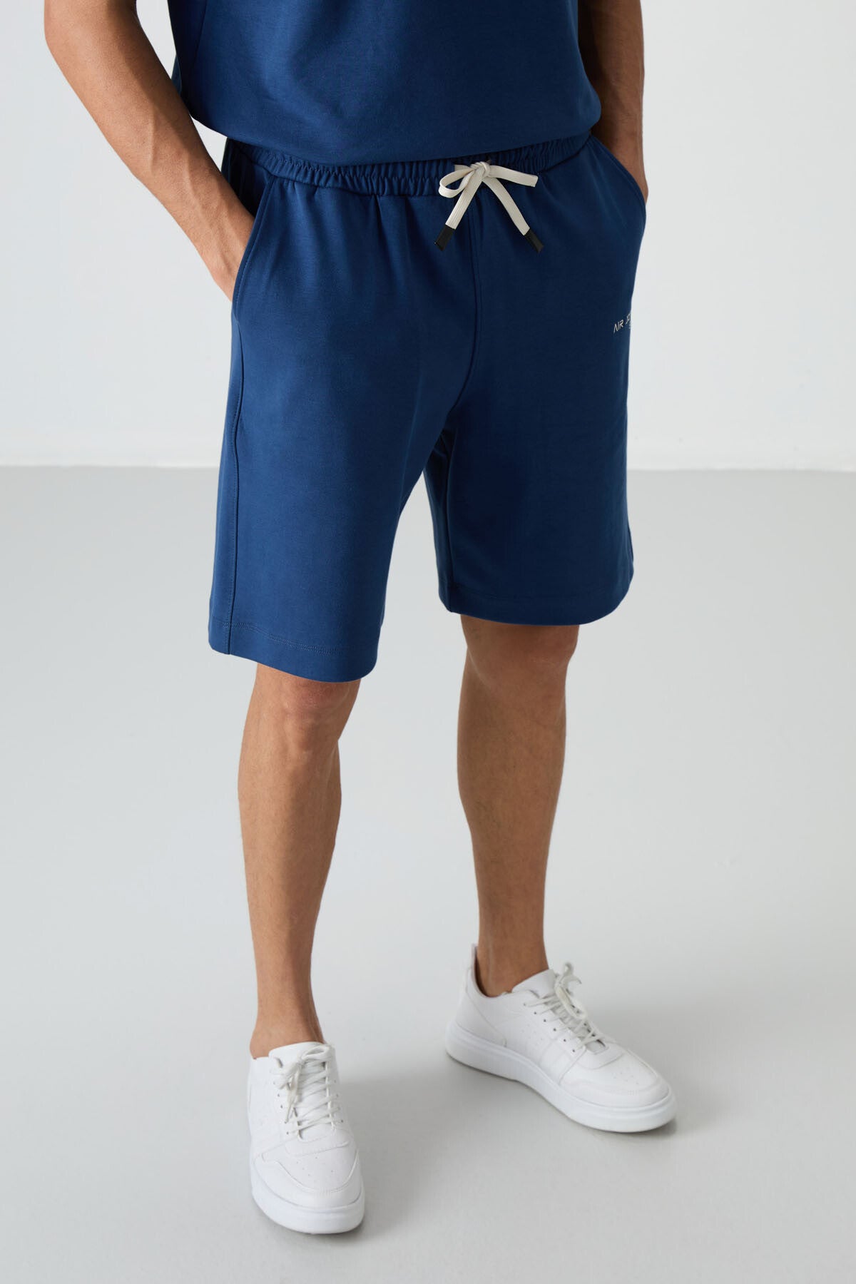 lacivert pamuklu kalin yumuşak dokulu oversize fit nakişli erkek şort takim - 85250 - Justyol