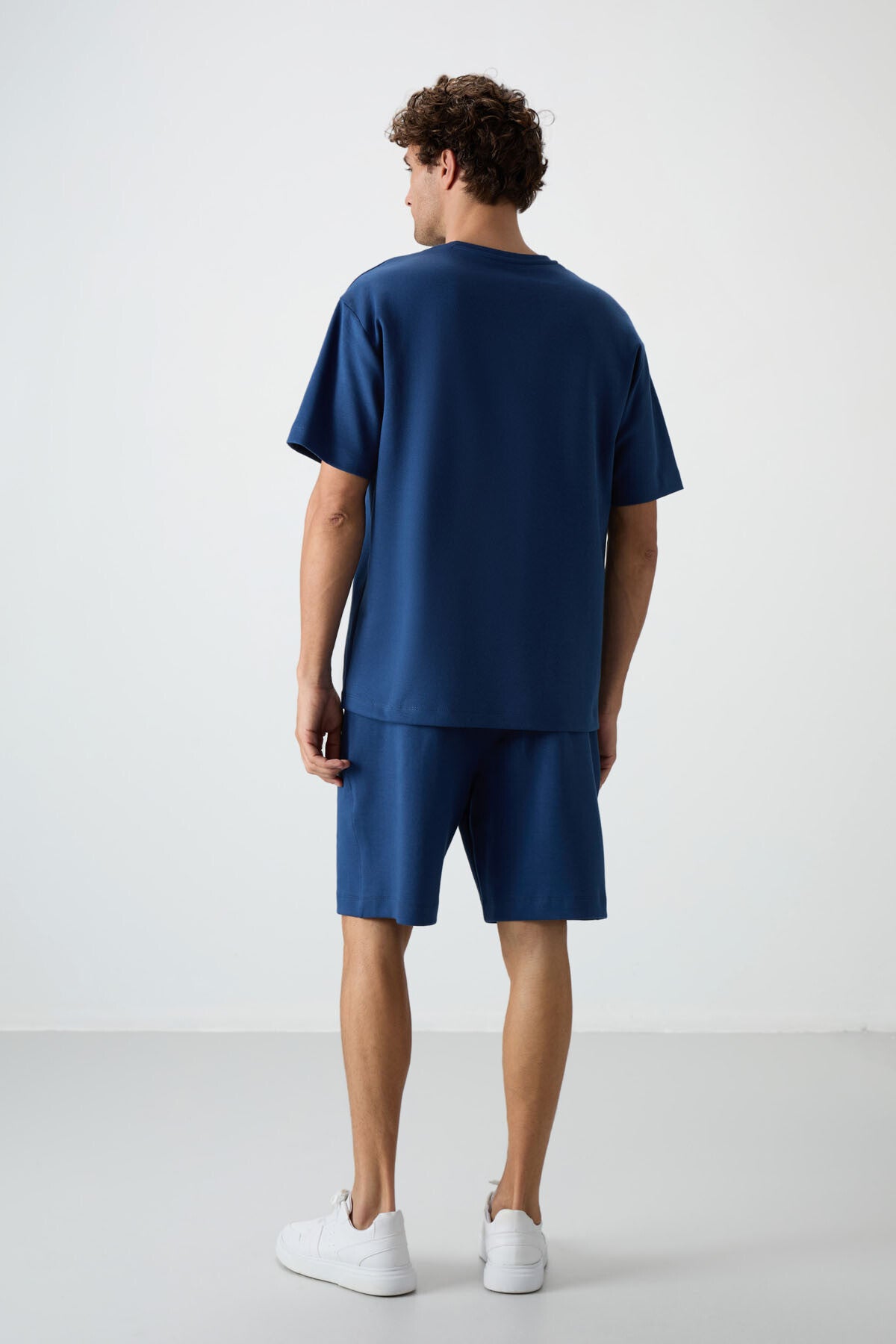 lacivert pamuklu kalin yumuşak dokulu oversize fit nakişli erkek şort takim - 85250 - Justyol