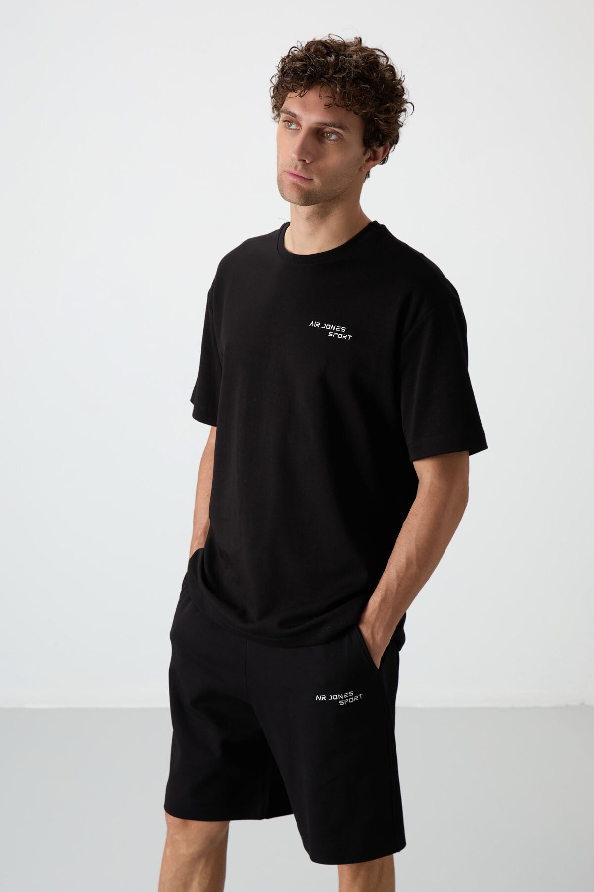 lacivert pamuklu kalin yumuşak dokulu oversize fit nakişli erkek şort takim - 85250 - Justyol