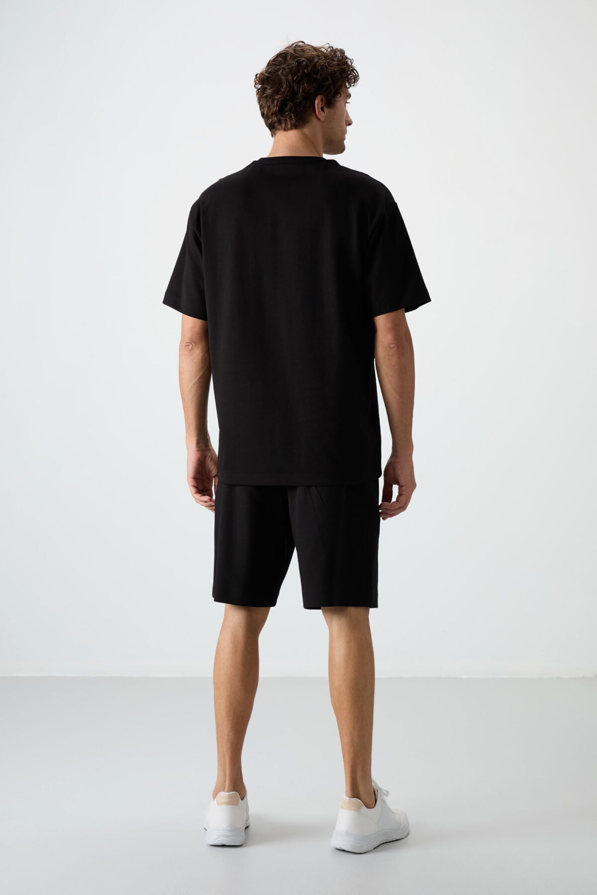 lacivert pamuklu kalin yumuşak dokulu oversize fit nakişli erkek şort takim - 85250 - Justyol