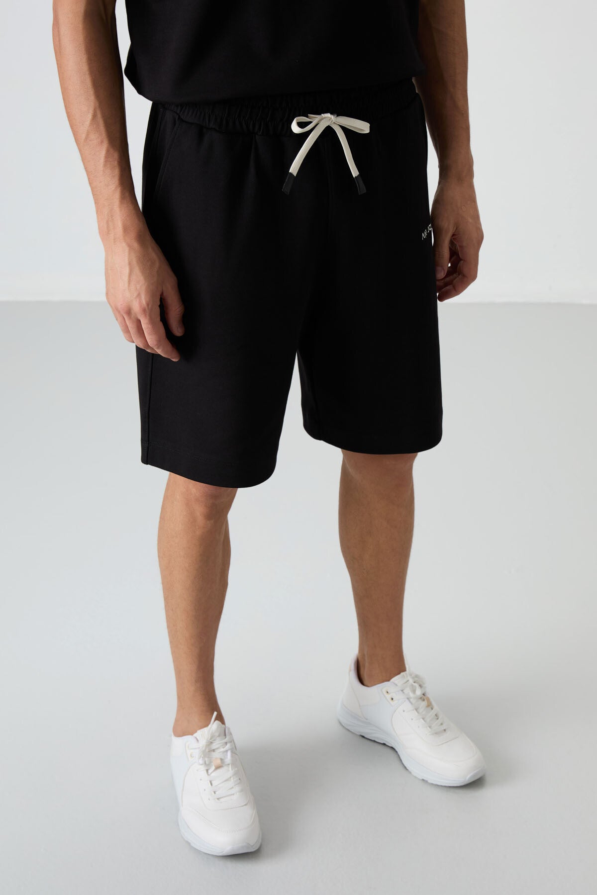 lacivert pamuklu kalin yumuşak dokulu oversize fit nakişli erkek şort takim - 85250 - Justyol
