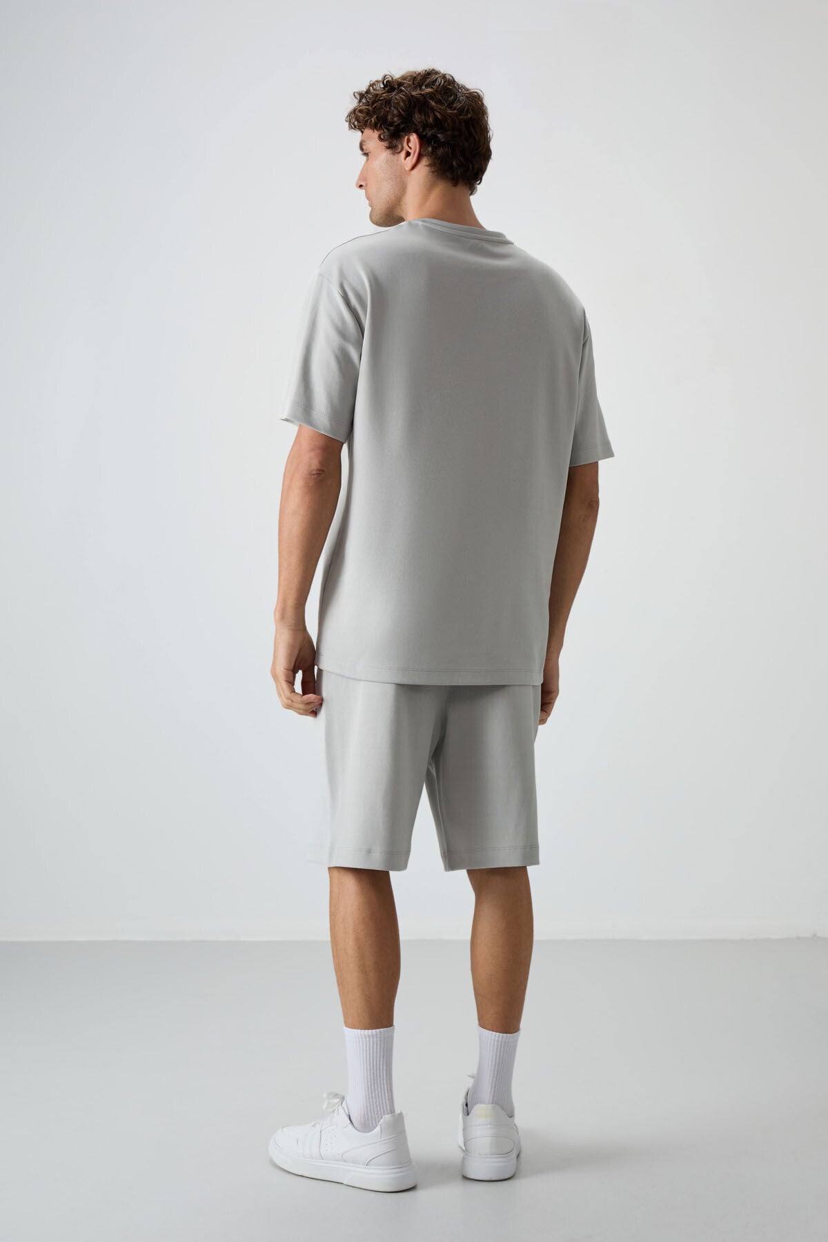 lacivert pamuklu kalin yumuşak dokulu oversize fit nakişli erkek şort takim - 85250 - Justyol