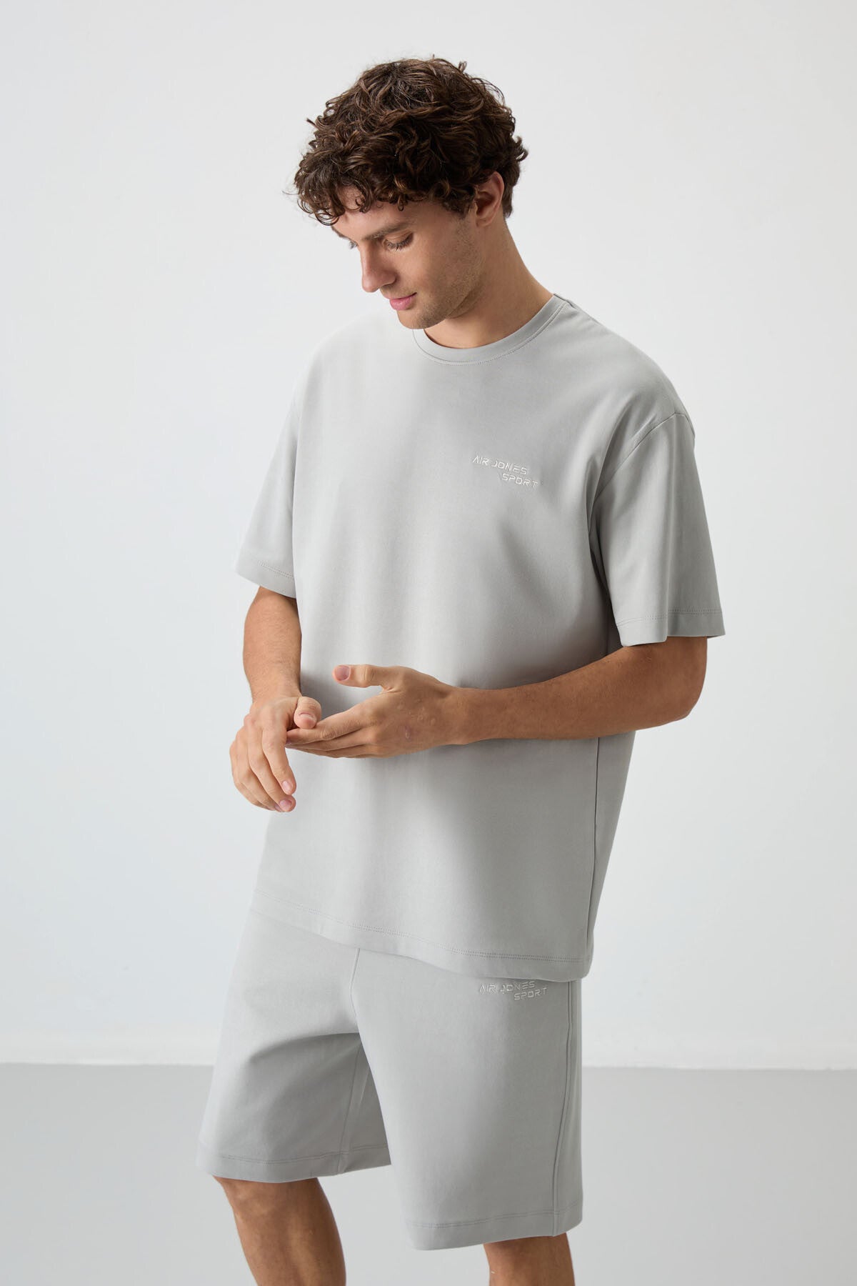lacivert pamuklu kalin yumuşak dokulu oversize fit nakişli erkek şort takim - 85250 - Justyol