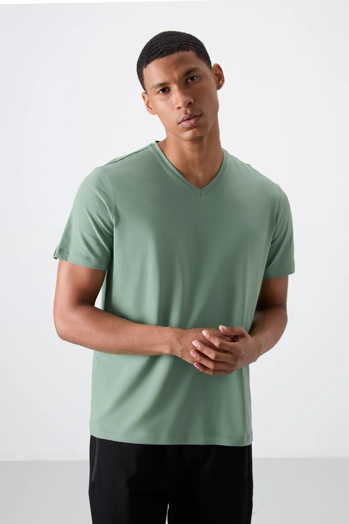 basic kisa kol standart kalip v yaka erkek t-shirt - 87912 - Justyol
