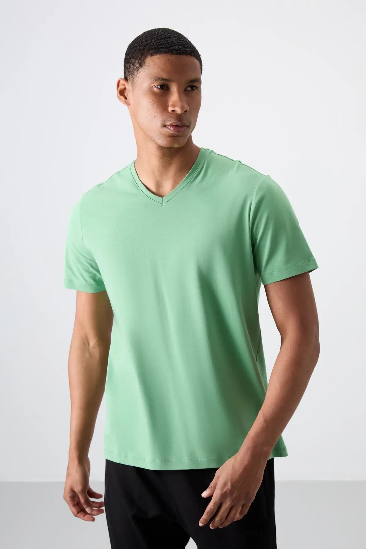 basic kisa kol standart kalip v yaka erkek t-shirt - 87912 - Justyol