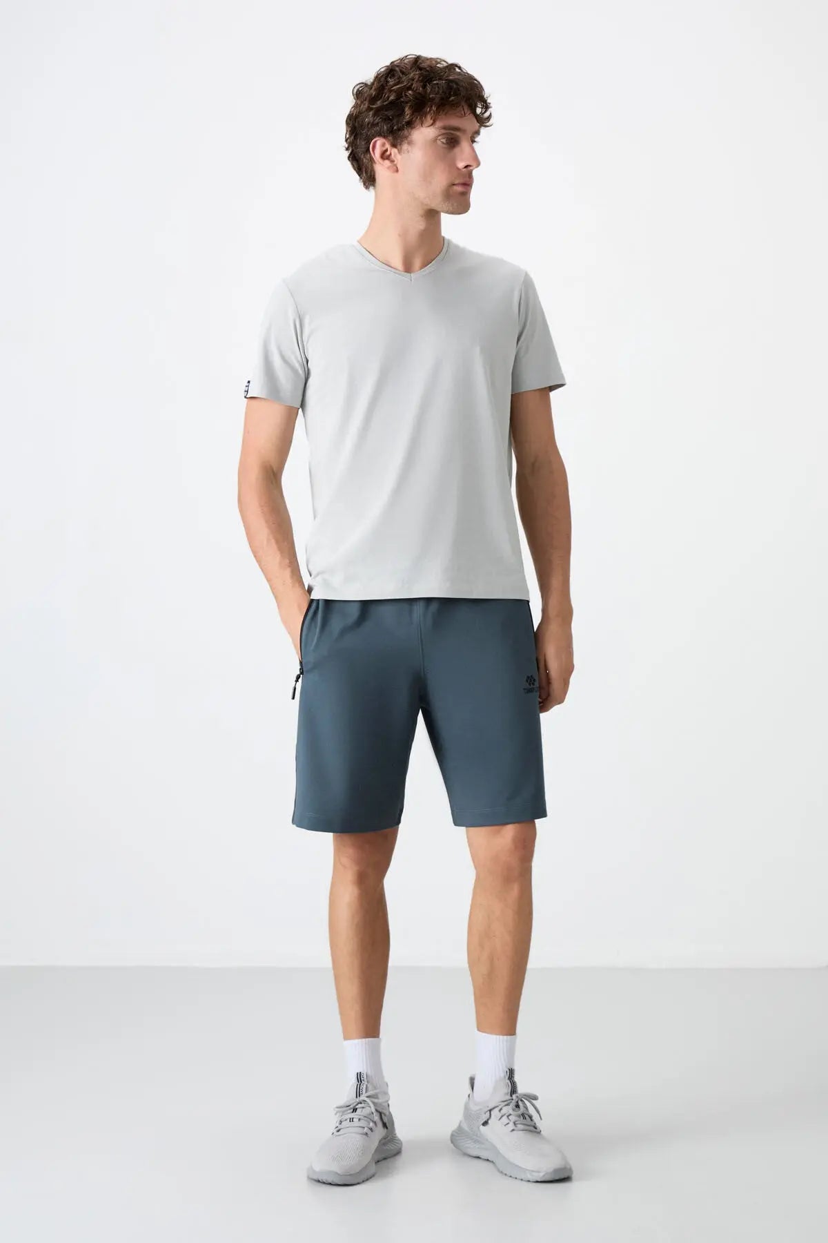basic kisa kol standart kalip v yaka erkek t-shirt - 87912 - Justyol