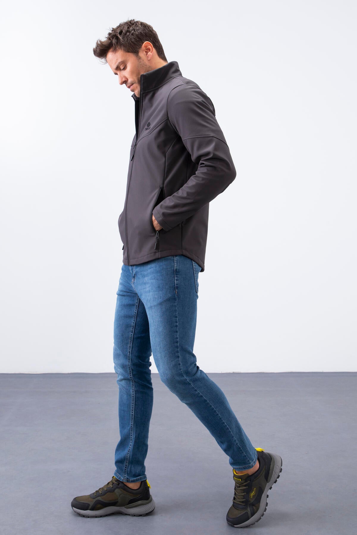 fermuarli dik yaka su ve rüzgar geçirmez softshell erkek mont - 88050 - Justyol