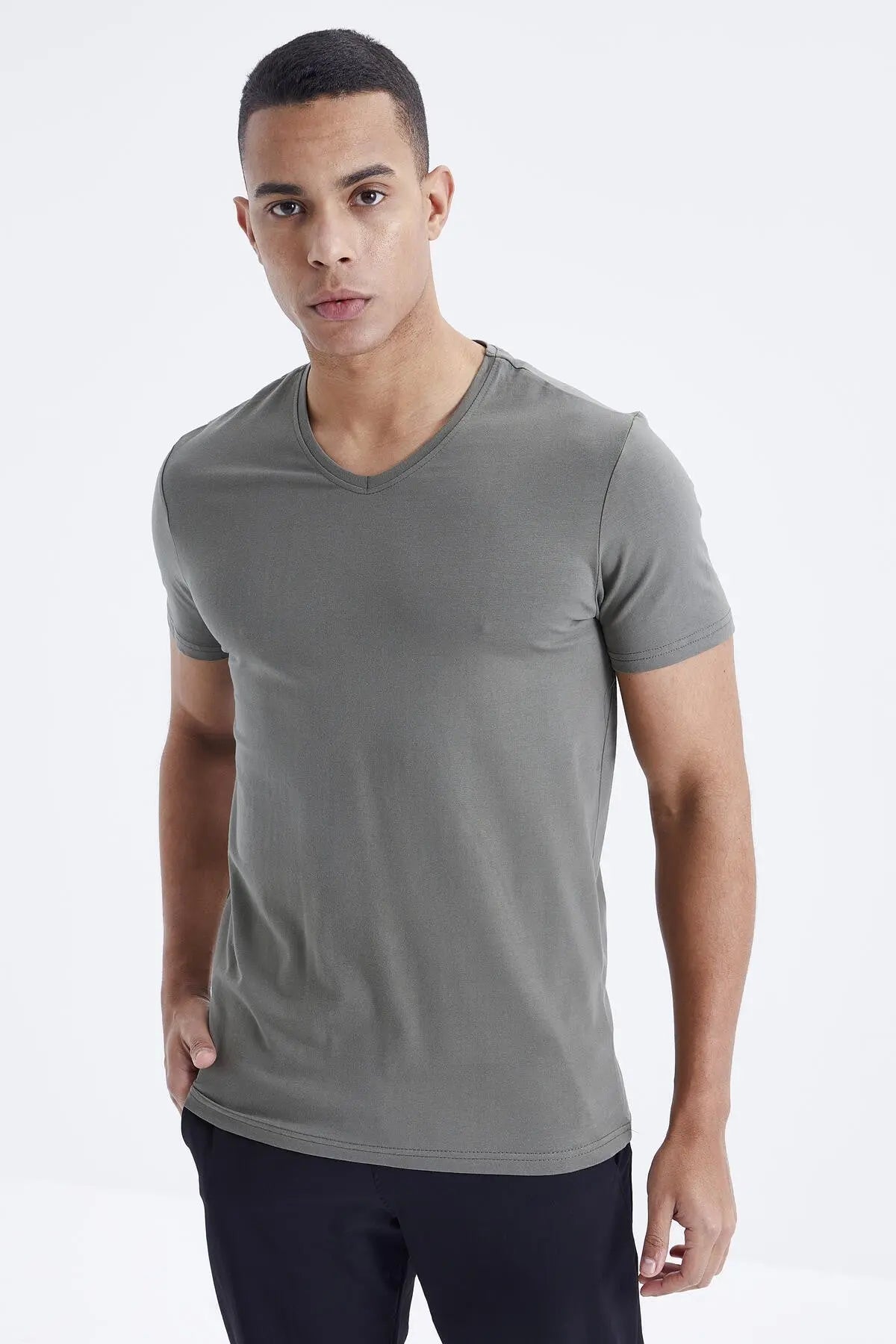 basic kisa kol standart kalip v yaka erkek t-shirt - 87912 - Justyol