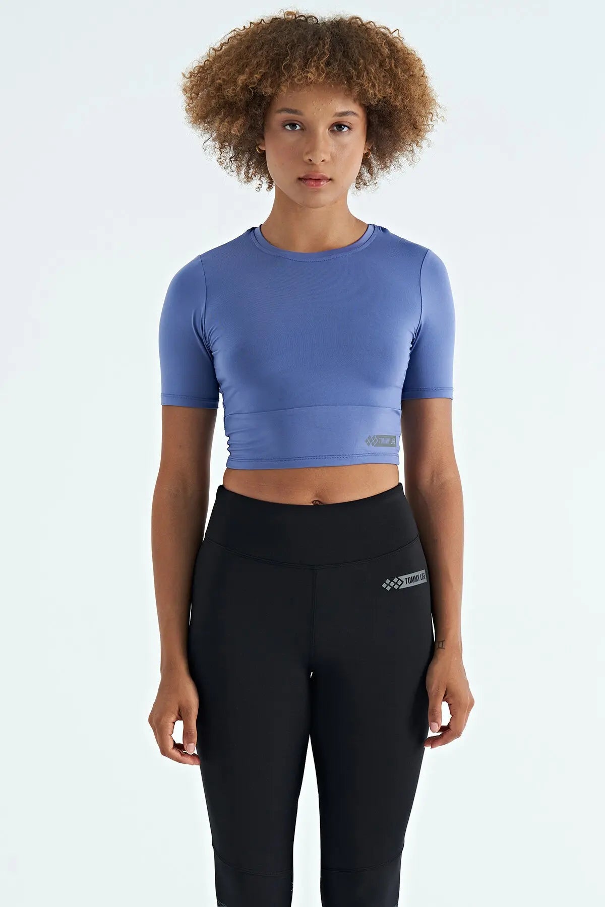 sirt dekolteli standart kalip o yaka kadin crop t-shirt - 97265 - Justyol