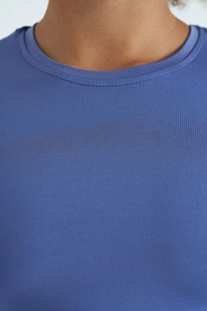 sirt dekolteli standart kalip o yaka kadin crop t-shirt - 97265 - Justyol