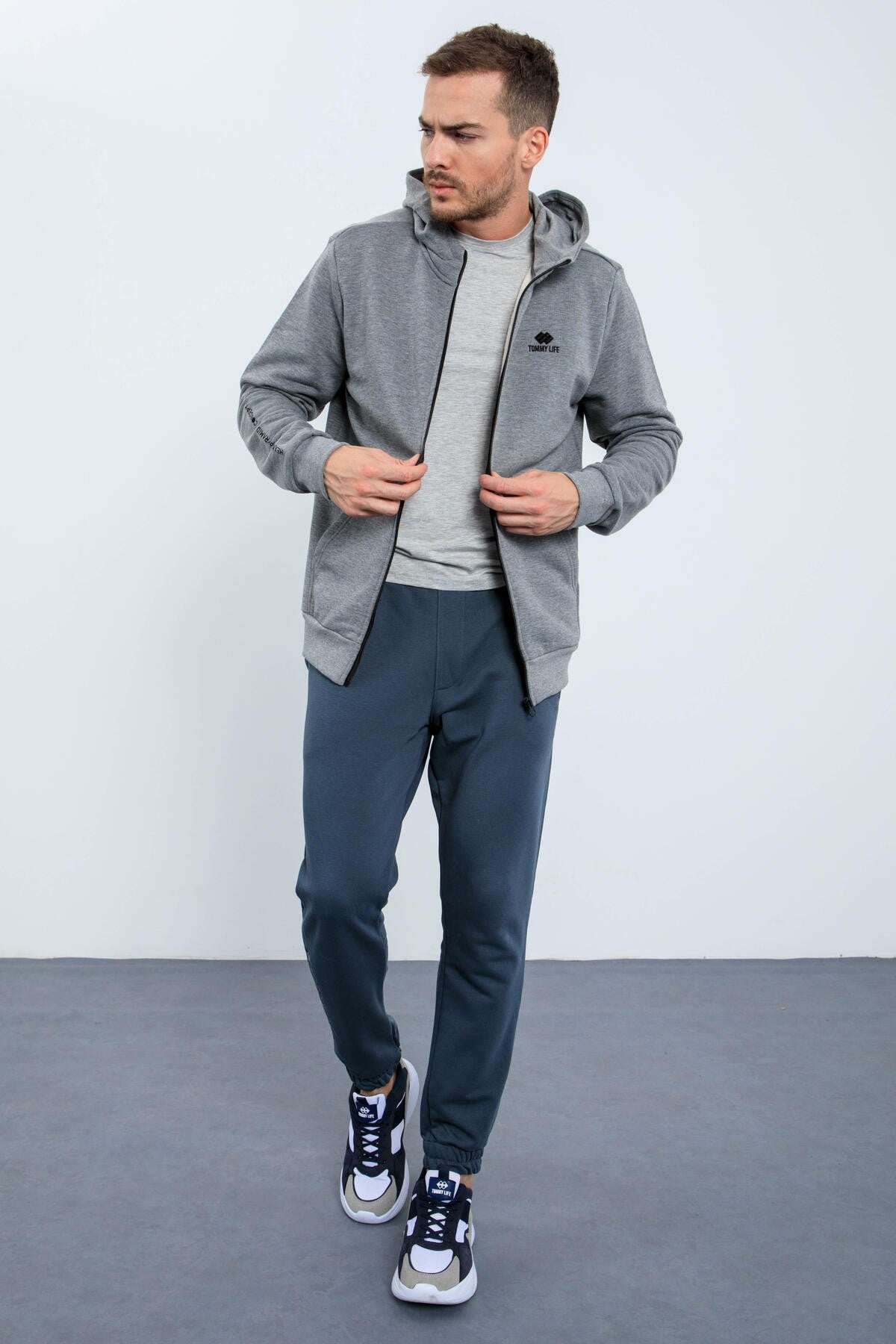 basic kapüşonlu rahat form nakiş detayli fermuarli erkek sweatshirt - 88035 - Justyol