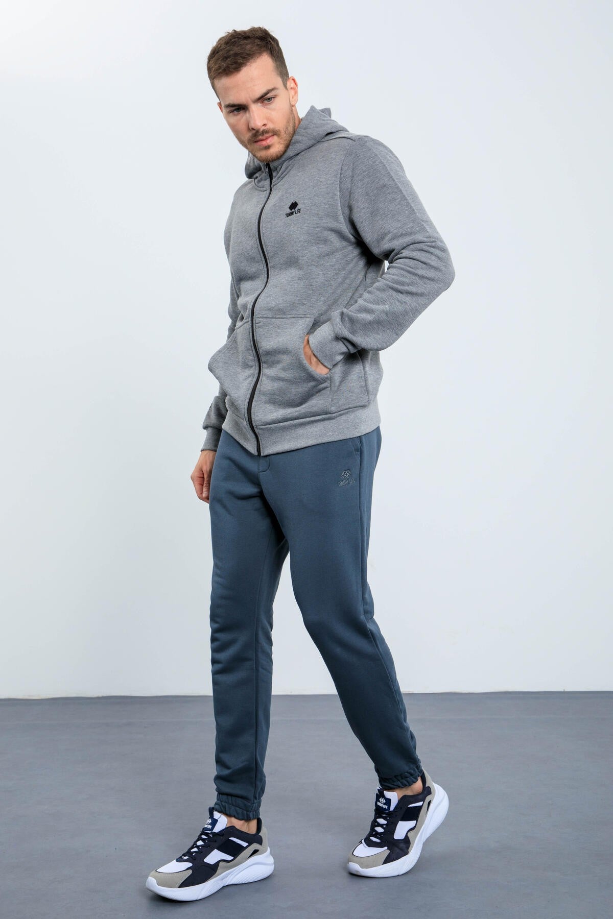 basic kapüşonlu rahat form nakiş detayli fermuarli erkek sweatshirt - 88035 - Justyol