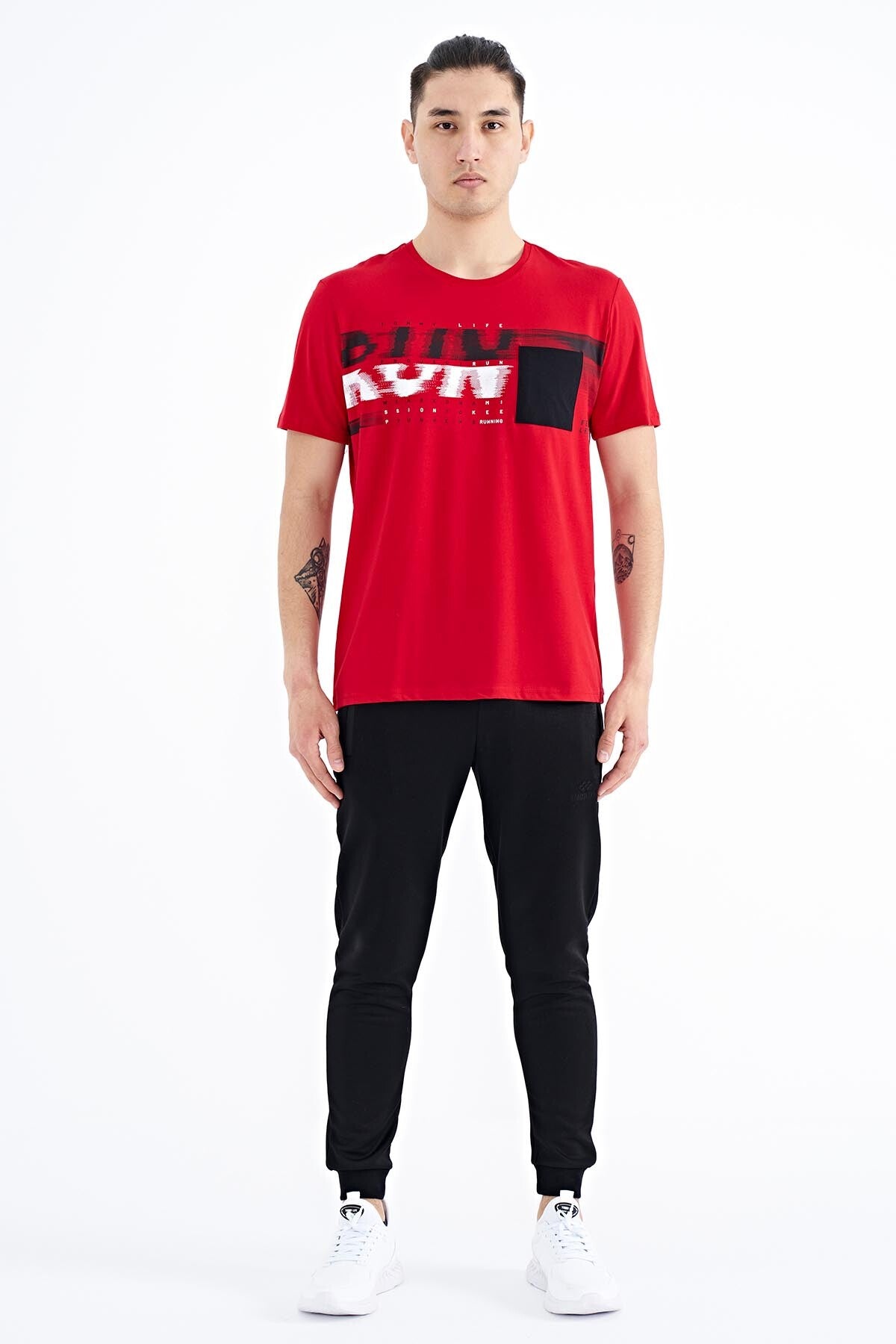 ön cep detayli baskili standart kalip erkek t-shirt - 88200 - Justyol