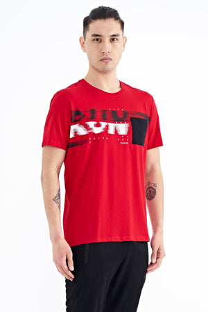 ön cep detayli baskili standart kalip erkek t-shirt - 88200 - Justyol