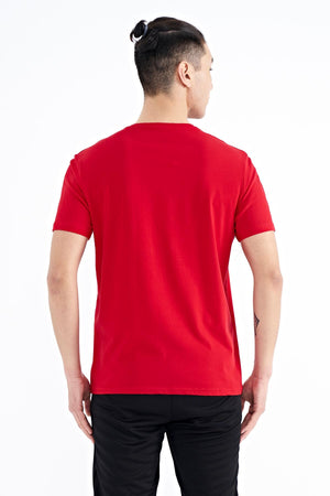ön cep detayli baskili standart kalip erkek t-shirt - 88200 - Justyol