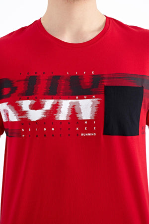 ön cep detayli baskili standart kalip erkek t-shirt - 88200 - Justyol
