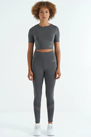sirt dekolteli standart kalip o yaka kadin crop t-shirt - 97265 - Justyol