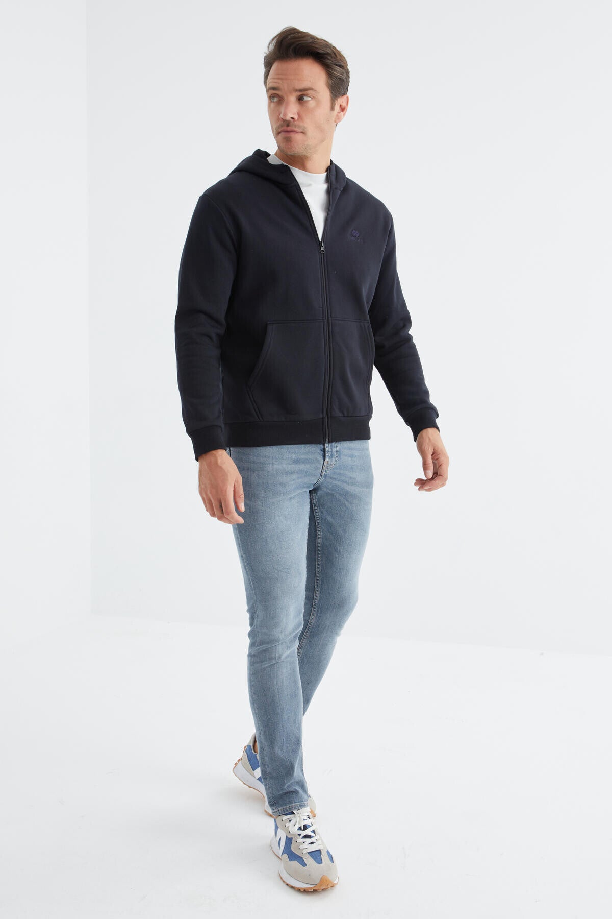 basic kapüşonlu rahat form nakiş detayli fermuarli erkek sweatshirt - 88035 - Justyol