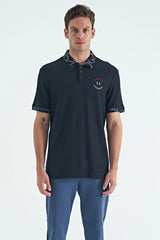 yazi nakişli baski detayli standart kalip polo yaka erkek t-shirt - 88239 - Justyol