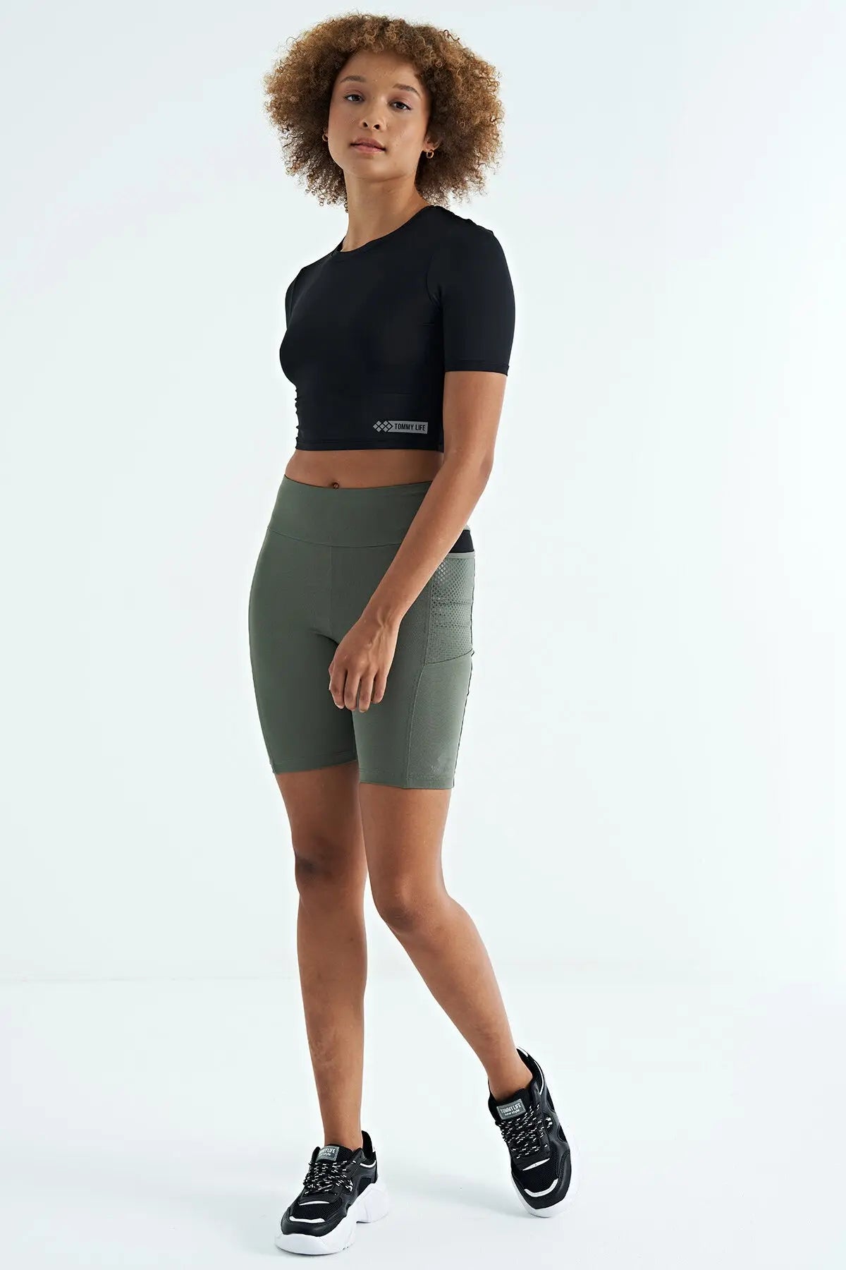 sirt dekolteli standart kalip o yaka kadin crop t-shirt - 97265 - Justyol