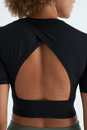 sirt dekolteli standart kalip o yaka kadin crop t-shirt - 97265 - Justyol